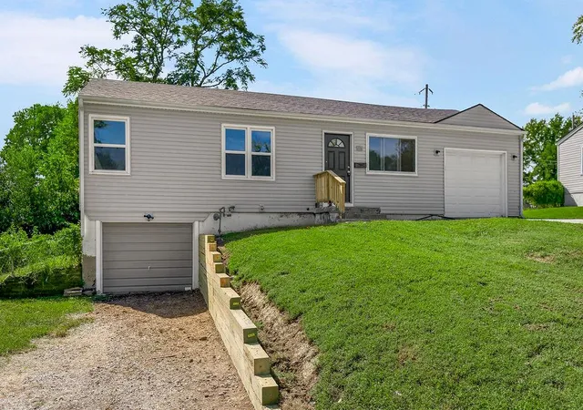 Photo 2 of Single family home for sale at 116 N Peck Dr, Independence, MO 64056 | MLS# 2643719 | Listing updated on 2026-09-26