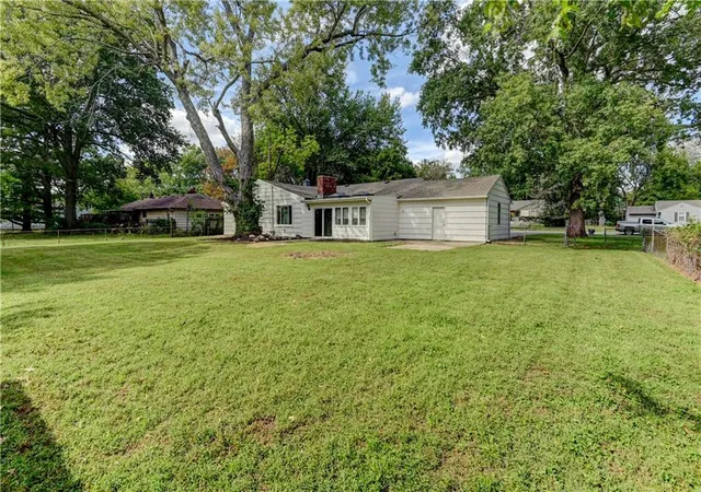 Photo 4 of Single family home for sale at 9409 E 65th Street, Raytown, MO 64133 | MLS# 2643729 | Listing updated on 2026-10-08