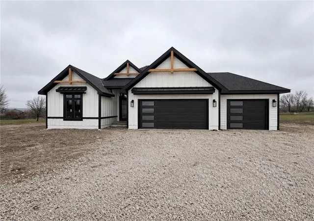 Single family home for sale at 31404 S Davenport Rd, Drexel, MO 64742 | MLS# 2643732