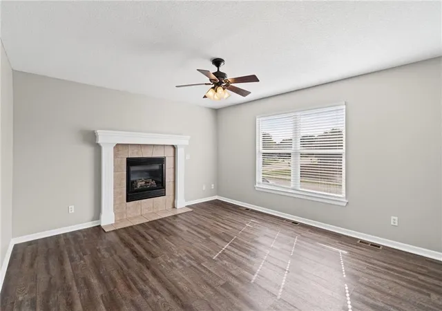 Photo 3 of Single family home for sale at 1505 Clear Crk Dr, Kearney, MO 64060 | MLS# 2643733 | Listing updated on 2026-09-25