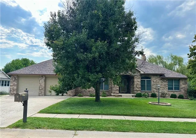 Photo 3 of Single family home for sale at 3008 Woods Ct, Saint Joseph, MO 64505 | MLS# 2643739 | Listing updated on 2026-09-26