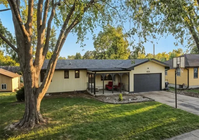 Photo 2 of Sale Pending at 805 Ann Ave, Harrisonville, MO 64701 | MLS# 2643745 | Listing updated on 2026-09-30