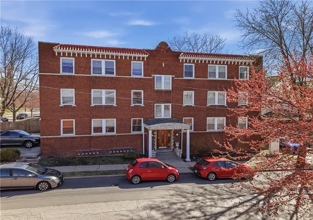 Multi family home for sale at 3401 Central St, Kansas City, MO 64111 | MLS# 2643746