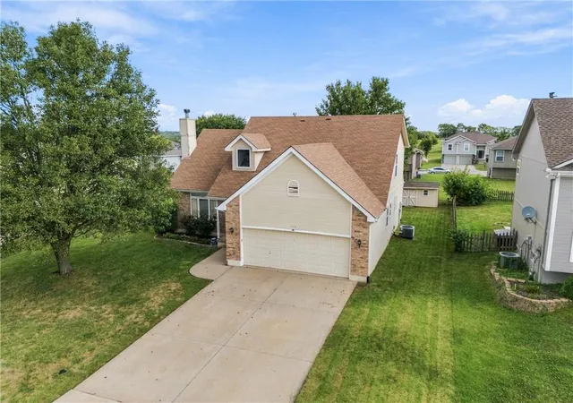 Photo 4 of Sale Pending at 1112 Camelot Dr, Raymore, MO 64083 | MLS# 2643747 | Listing updated on 2026-09-27