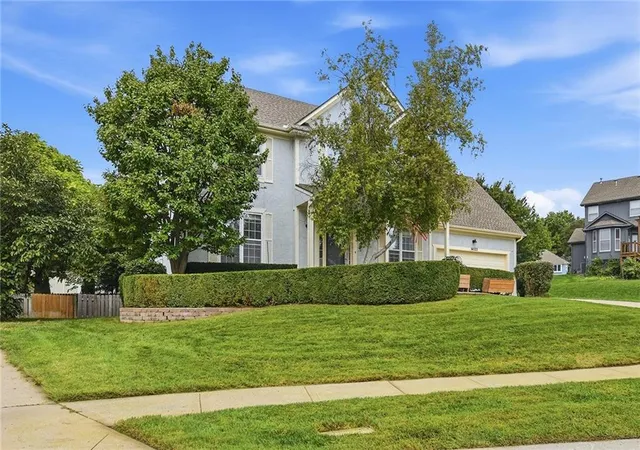 Photo 4 of Single family home for sale at 16522 W 81st Street, Lenexa, KS 66219 | MLS# 2643754 | Listing updated on 2026-10-04