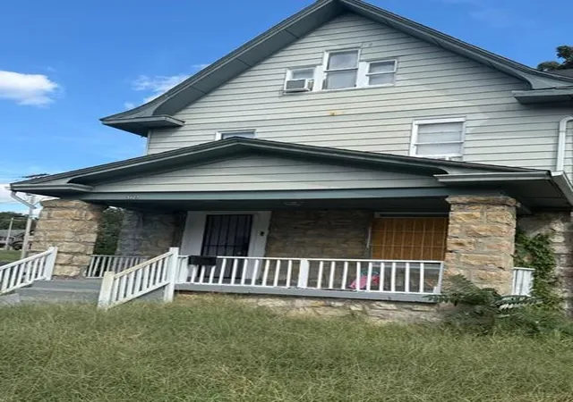 Photo 2 of Single family home for sale at 3807 Wabash Ave, Kansas City, MO 64109 | MLS# 2643755 | Listing updated on 2026-09-28