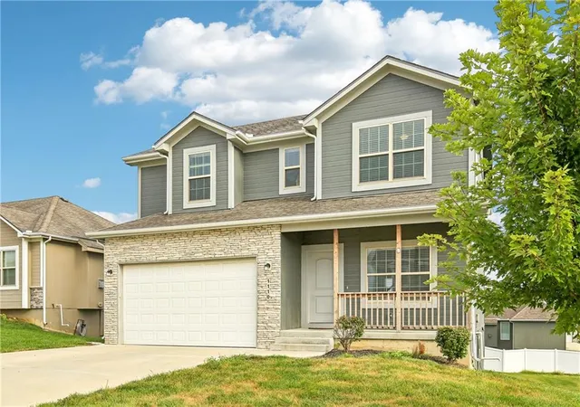 Photo 3 of Single family home for sale at 1110 Nw Hilltop Ln, Grain Valley, MO 64029 | MLS# 2643756 | Listing updated on 2026-09-30