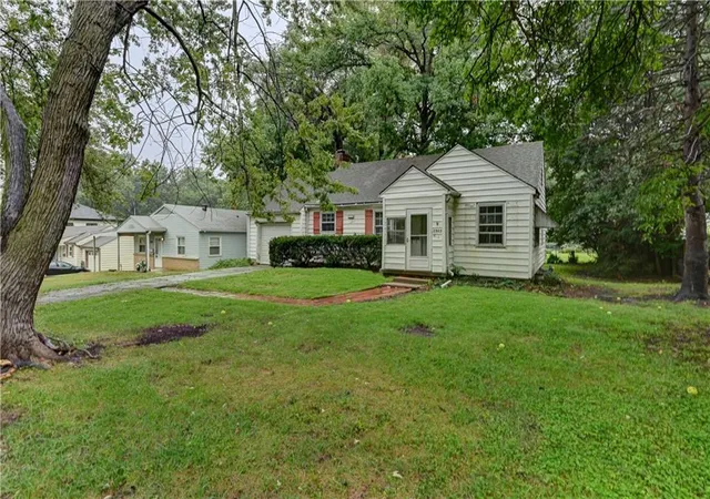 Photo 2 of Single family home for sale at 2305 W 73rd Street, Prairie Village, KS 66208 | MLS# 2643759 | Listing updated on 2026-09-29