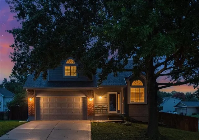 Photo 2 of Single family home for sale at 4301 Nw Cortland Dr, Blue Springs, MO 64015 | MLS# 2643762 | Listing updated on 2026-10-04
