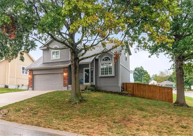 Photo 3 of Single family home for sale at 4301 Nw Cortland Dr, Blue Springs, MO 64015 | MLS# 2643762 | Listing updated on 2026-10-04