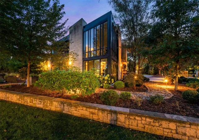 Photo 1 of Sale Pending at 815 W 52nd Street, Kansas City, MO 64112 | MLS# 2643763 | Listing updated on 2026-09-24