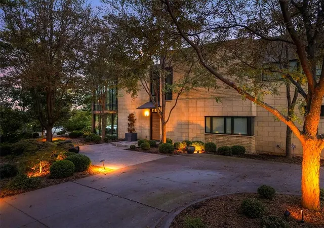 Photo 2 of Sale Pending at 815 W 52nd Street, Kansas City, MO 64112 | MLS# 2643763 | Listing updated on 2026-09-24