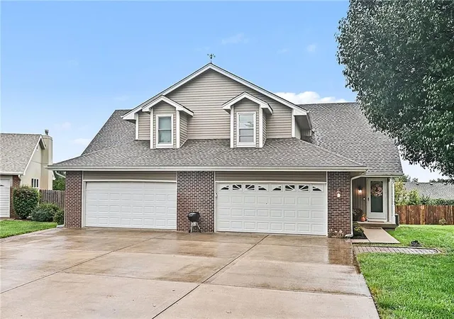 Photo 1 of Multi family home for sale at 513 Cape Cod Ct, Smithville, MO 64089 | MLS# 2643777 | Listing updated on 2026-10-03