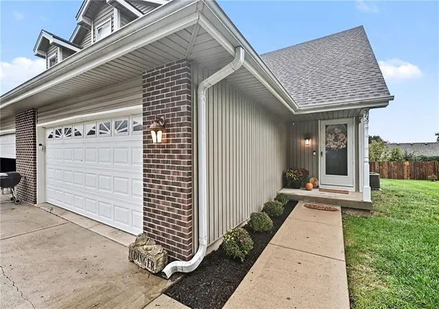 Photo 3 of Multi family home for sale at 513 Cape Cod Ct, Smithville, MO 64089 | MLS# 2643777 | Listing updated on 2026-10-03