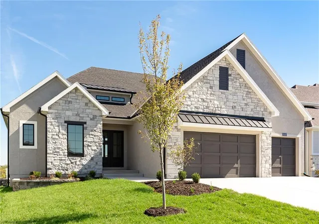 Photo 1 of Single family home for sale at 18461 Pawnee Ln, Overland Park, KS 66085 | MLS# 2643778 | Listing updated on 2026-10-27