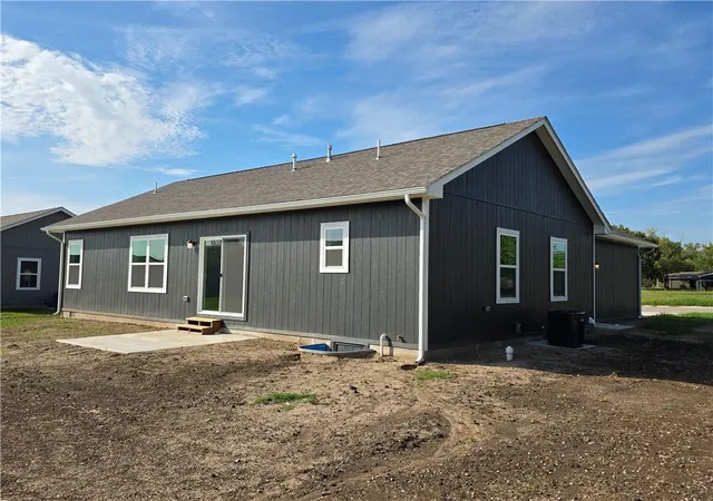 Photo 2 of Single family home for sale at 501 Pearl Ave, Independence, KS 67301 | MLS# 2643779 | Listing updated on 2026-09-28