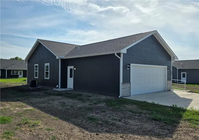 Photo 4 of Single family home for sale at 501 Pearl Ave, Independence, KS 67301 | MLS# 2643779 | Listing updated on 2026-09-28
