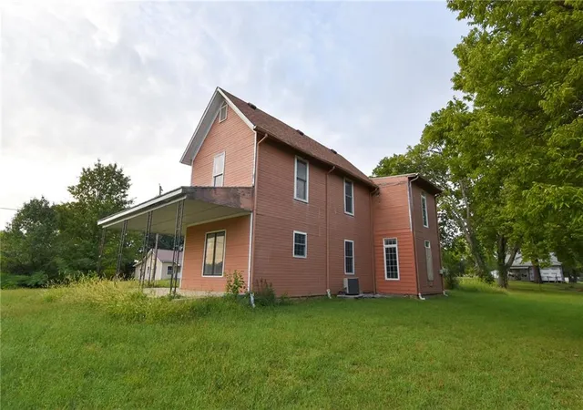 Photo 4 of Single family home for sale at 344 W 10th Street, Horton, KS 66439 | MLS# 2643780 | Listing updated on 2026-09-24