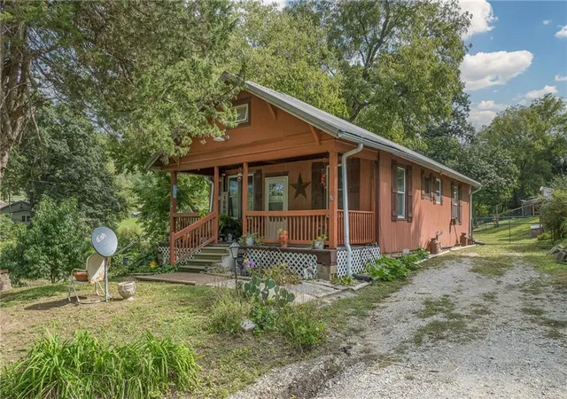 Single family home for sale at 10801 Bluff Rd, Saint Joseph, MO 64504 | MLS# 2643782