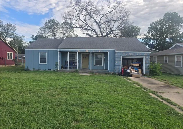 Single family home for sale at 629 W Oak St, Independence, KS 67301 | MLS# 2643785