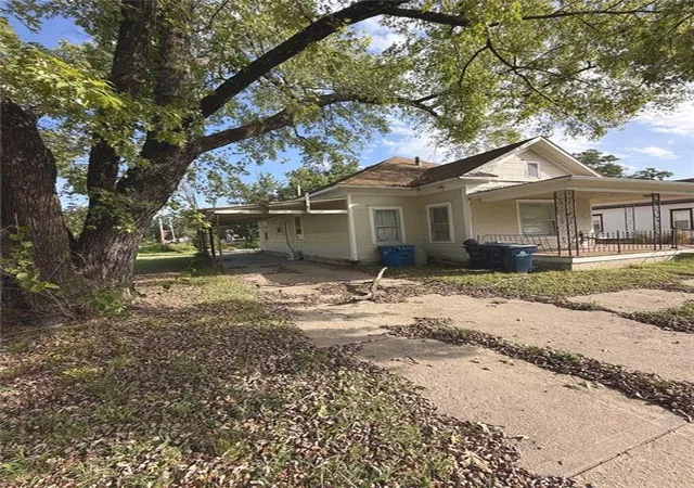 Photo 1 of Single family home for sale at 1120 W Myrtle St, Independence, KS 67301 | MLS# 2643793 | Listing updated on 2026-09-24