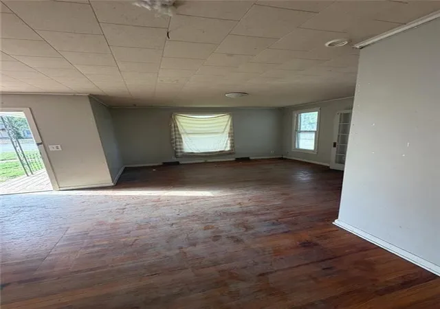 Photo 3 of Single family home for sale at 1120 W Myrtle St, Independence, KS 67301 | MLS# 2643793 | Listing updated on 2026-09-24