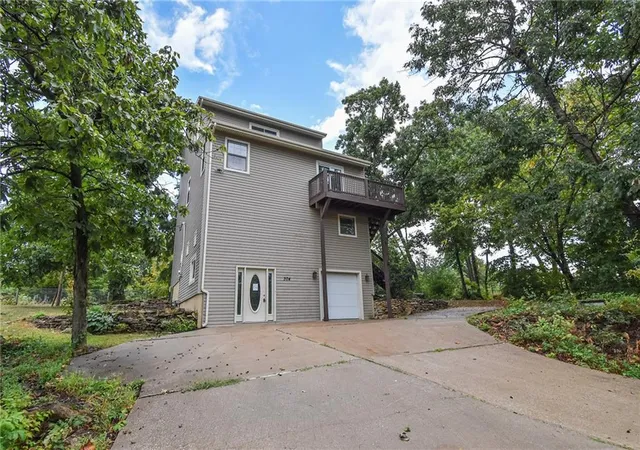 Photo 2 of Single family home for sale at 304 E 164th Terrace, Belton, MO 64012 | MLS# 2643797 | Listing updated on 2026-09-24