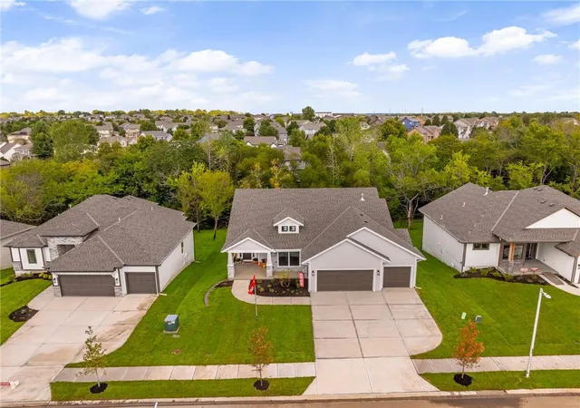 Photo 2 of Single family home for sale at 6034 Apache Dr, Shawnee, KS 66226 | MLS# 2643803 | Listing updated on 2026-09-25
