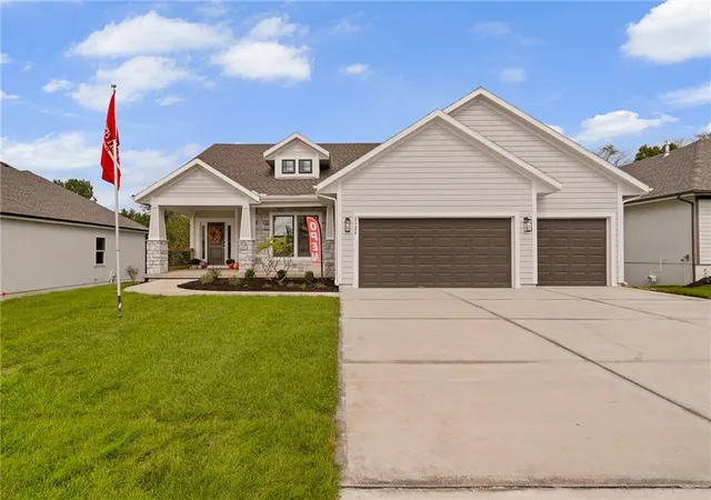 Photo 4 of Single family home for sale at 6034 Apache Dr, Shawnee, KS 66226 | MLS# 2643803 | Listing updated on 2026-09-25