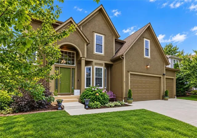 Photo 4 of Sale Pending at 21727 W 96 Street, Lenexa, KS 66220 | MLS# 2643805 | Listing updated on 2026-10-05