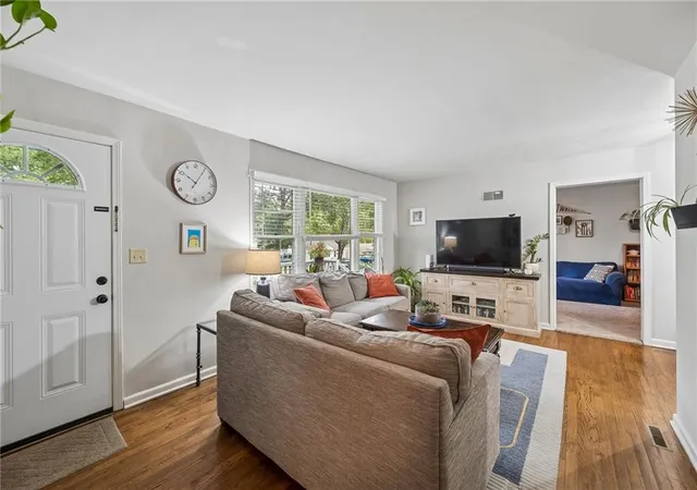 Photo 3 of Single family home for sale at 8225 Jarboe St, Kansas City, MO 64114 | MLS# 2643806 | Listing updated on 2026-10-06