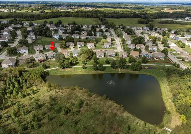Photo 3 of Sale Pending at 407 Killarney Ln, Smithville, MO 64089 | MLS# 2643810 | Listing updated on 2026-10-03