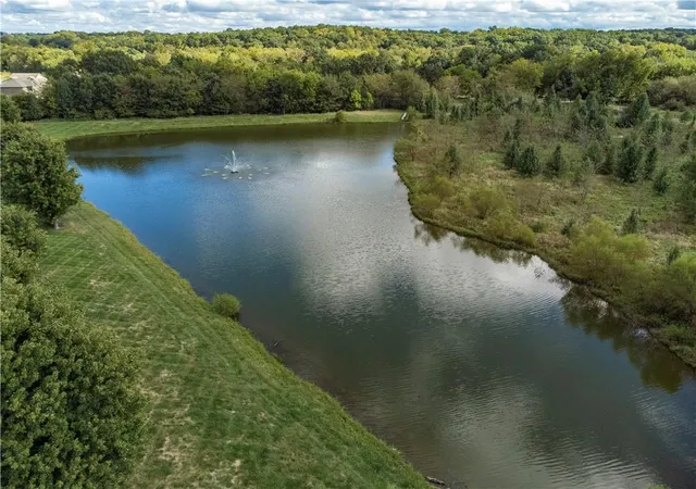 Photo 3 of Sale Pending at 407 Killarney Ln, Smithville, MO 64089 | MLS# 2643810 | Listing updated on 2026-10-03