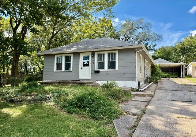 Single family home for sale at 1116 S Leslie St, Independence, MO 64050 | MLS# 2643814