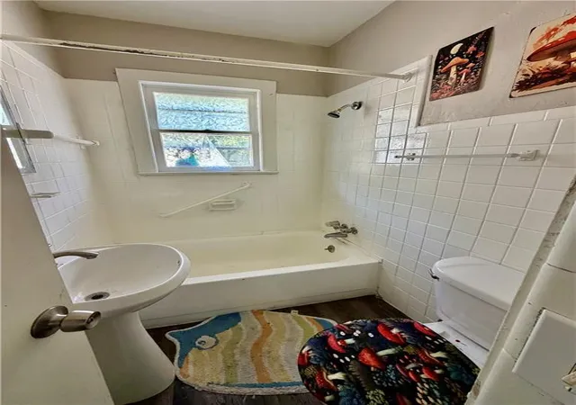 Photo 3 of Single family home for sale at 1116 S Leslie St, Independence, MO 64050 | MLS# 2643814 | Listing updated on 2026-10-06