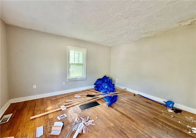 Photo 3 of Single family home for sale at 1116 S Leslie St, Independence, MO 64050 | MLS# 2643814 | Listing updated on 2026-10-06