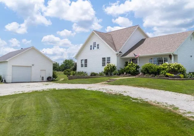 Photo 2 of Single family home for sale at 664 Nw 201st Road, Warrensburg, MO 64093 | MLS# 2643817 | Listing updated on 2026-09-26