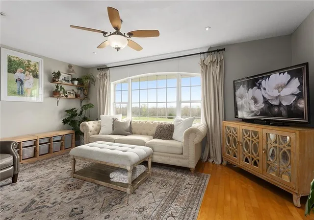 Photo 4 of Single family home for sale at 664 NW 201st Road, Warrensburg, MO 64093 | MLS# 2643817 | Listing updated on 2026-09-26