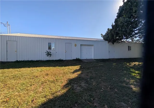 Photo 3 of Single family home for sale at 4010 320 Road, El Dorado Springs, MO 64744 | MLS# 2643826 | Listing updated on 2026-10-05