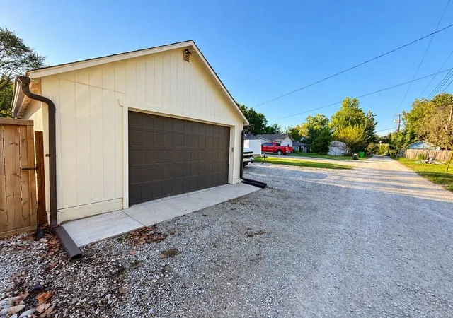 Photo 2 of Sale Pending at 825 S Mulberry St, Ottawa, KS 66067 | MLS# 2643834 | Listing updated on 2026-10-05