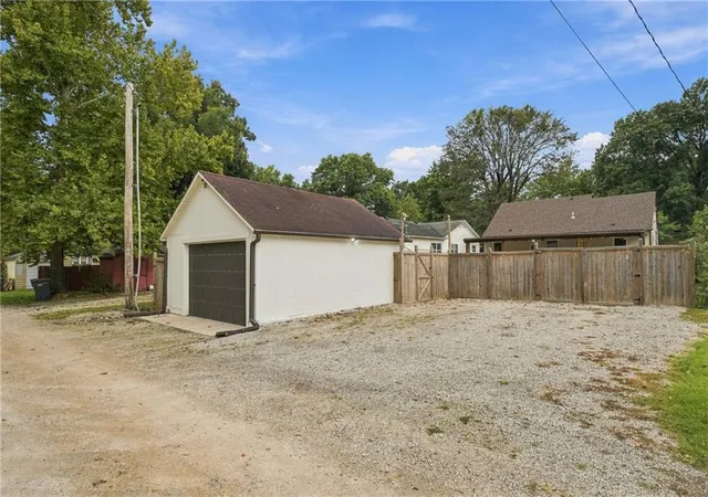 Photo 3 of Sale Pending at 825 S Mulberry St, Ottawa, KS 66067 | MLS# 2643834 | Listing updated on 2026-10-05