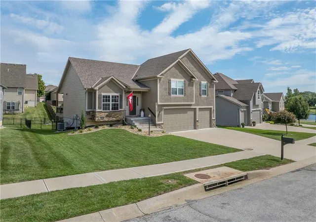 Photo 2 of Single family home for sale at 4204 Windward Dr, Saint Joseph, MO 64505 | MLS# 2643839 | Listing updated on 2026-10-06