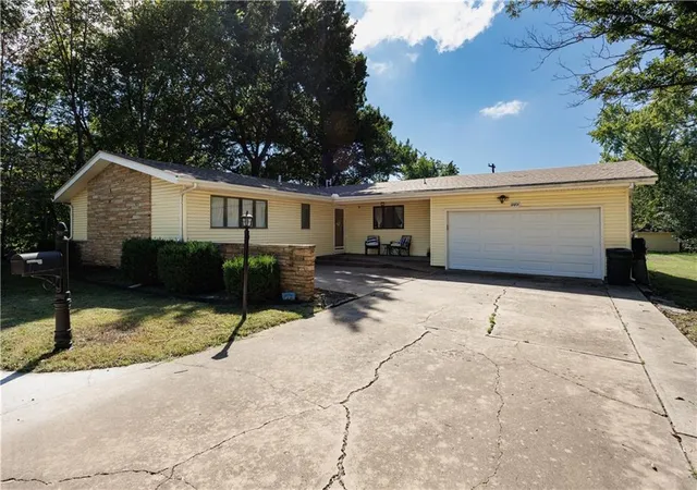 Photo 2 of Sale Pending at 1220 Washington St, Fredonia, KS 66736 | MLS# 2643841 | Listing updated on 2026-09-27