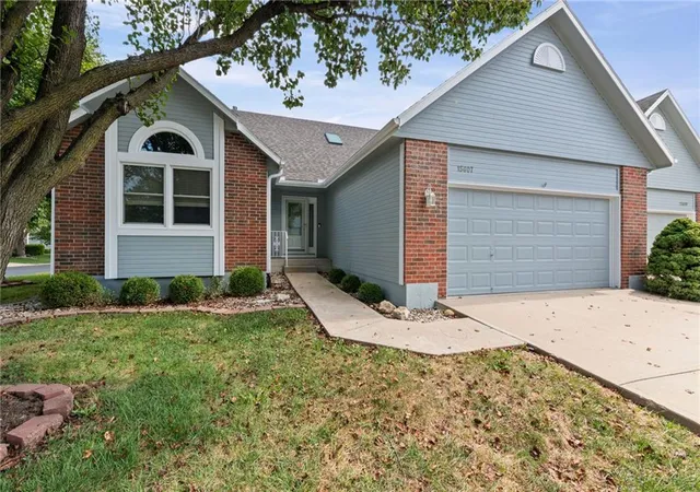 Photo 3 of Townhouse for sale at 15607 Broadmoor St, Overland Park, KS 66223 | MLS# 2643845 | Listing updated on 2026-09-29
