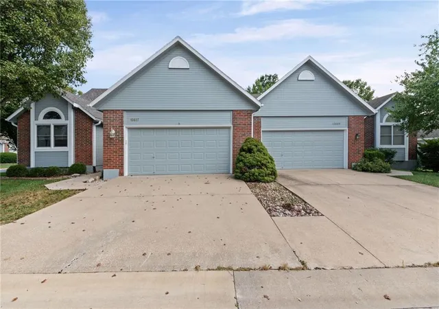 Photo 3 of Townhouse for sale at 15607 Broadmoor St, Overland Park, KS 66223 | MLS# 2643845 | Listing updated on 2026-09-29