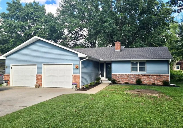 Single family home for sale at 207 S Broadmoor St, Louisburg, KS 66053 | MLS# 2643848