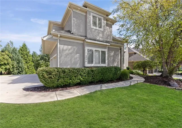 Photo 3 of Single family home for sale at 5306 W 165th Terrace, Stilwell, KS 66085 | MLS# 2643852 | Listing updated on 2026-10-01