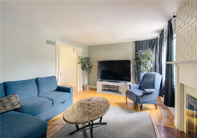 Photo 3 of Single family home for sale at 1522 W 27th Terrace S, Independence, MO 64052 | MLS# 2643854 | Listing updated on 2026-10-01