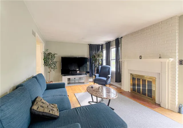 Photo 3 of Single family home for sale at 1522 W 27th Terrace S, Independence, MO 64052 | MLS# 2643854 | Listing updated on 2026-10-01