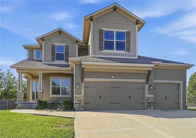 Single family home for sale at 608 SW Lake Side Dr, Lees Summit, MO 64064 | MLS# 2643857